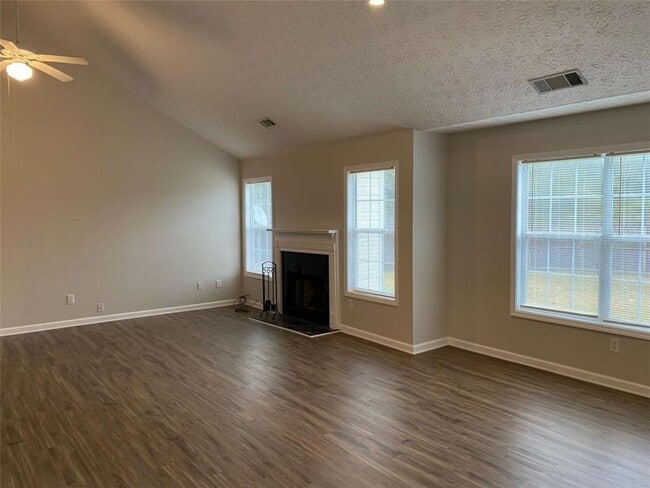 Building Photo - 4343 Grey Park Dr NE