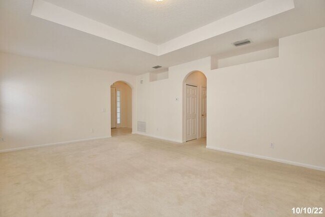 Building Photo - Amazing 3/2 Spacious Home with a Bonus Roo...