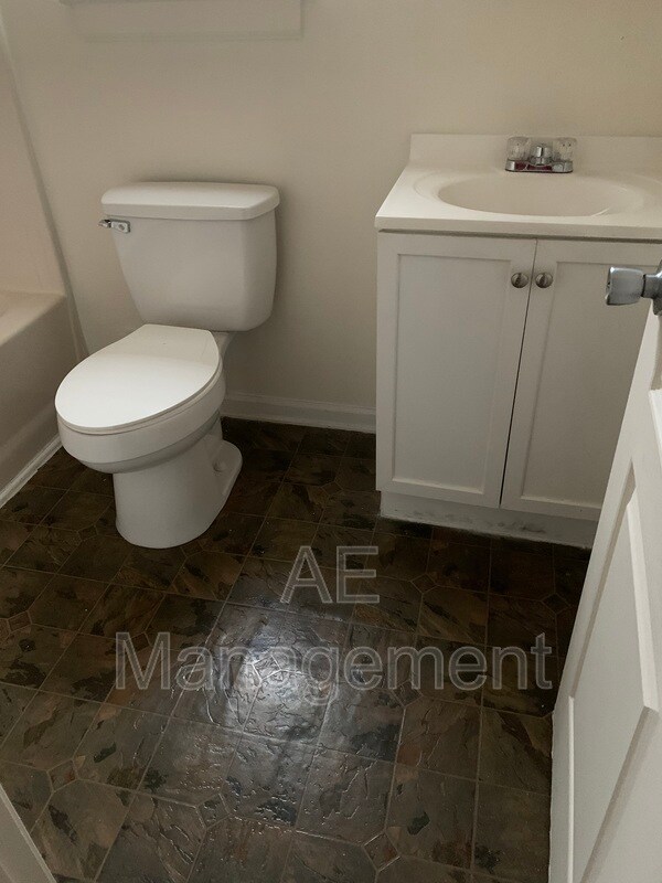 Building Photo - 1323 Cary Ave