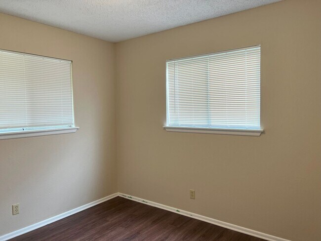 Building Photo - 205 Beverly Dr