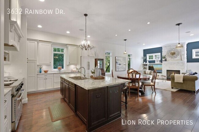 Building Photo - 3632 Rainbow Dr