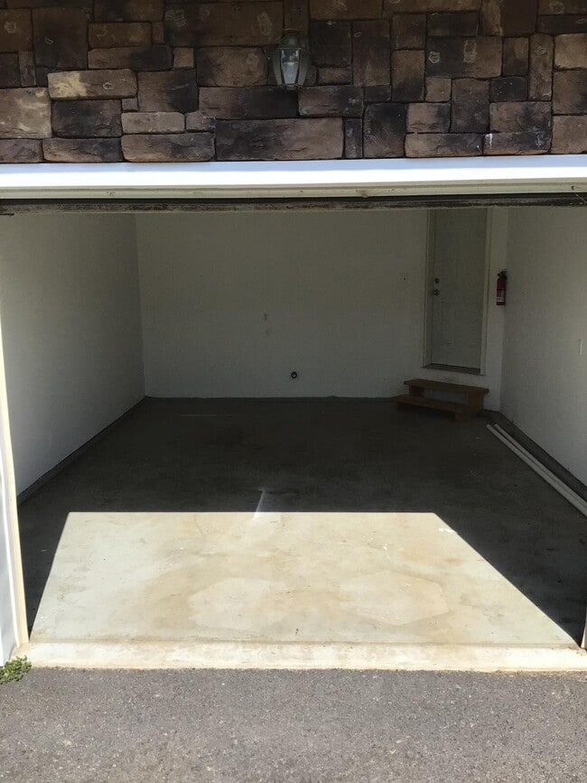Building Photo - "Discover Spacious Comfort at 36-1 Leo's Way: 3-Bedroom Haven with 2.5 Bathrooms in Alburgh, VT!"