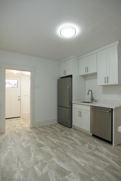 Building Photo - 2107 S Cushman Ave