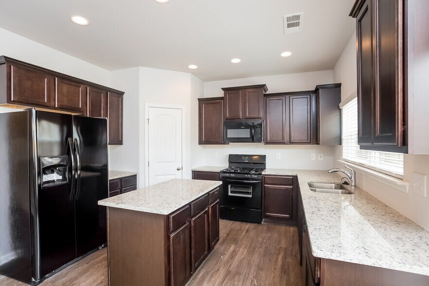 Building Photo - 211 Susie Creek Ln