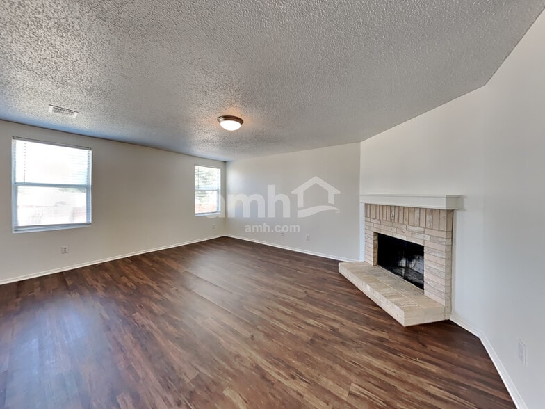 Building Photo - 14847 Canyon Ridge Dr