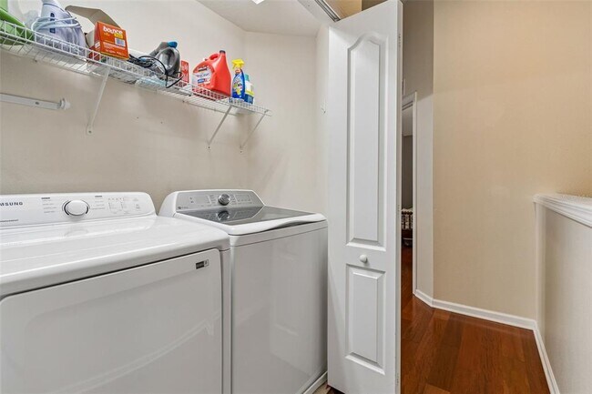 Building Photo - 26606 Castleview Way
