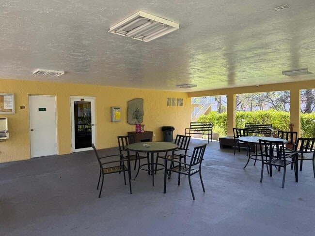 Building Photo - 5174 NE 6th Ave