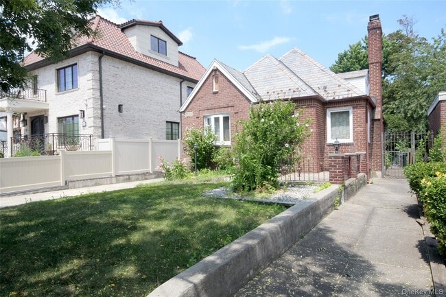 Building Photo - 144-33 Coolidge Ave