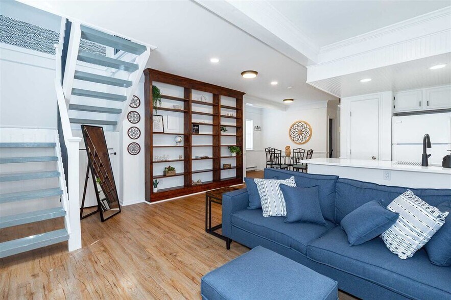 Building Photo - 48 Columbia St