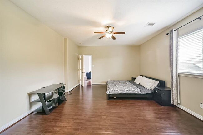 Building Photo - 24919 Ginger Ranch Dr