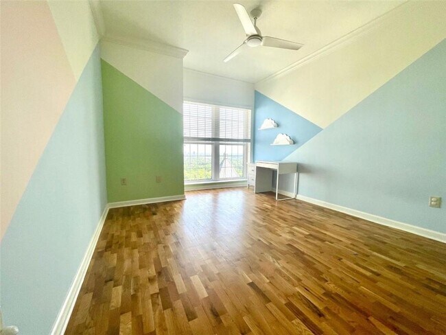 Building Photo - 195 14th St NE