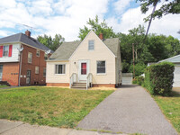 Building Photo - Renovated 3 Bed 1.5 Bath Cape Cod For Rent...