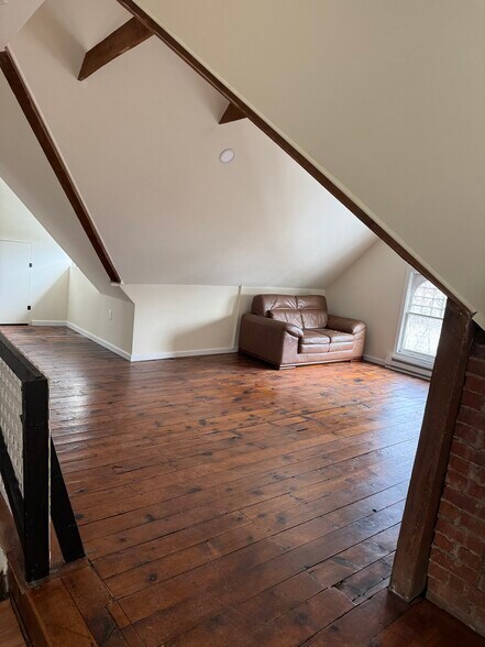 Building Photo - 111 Sycamore Ave