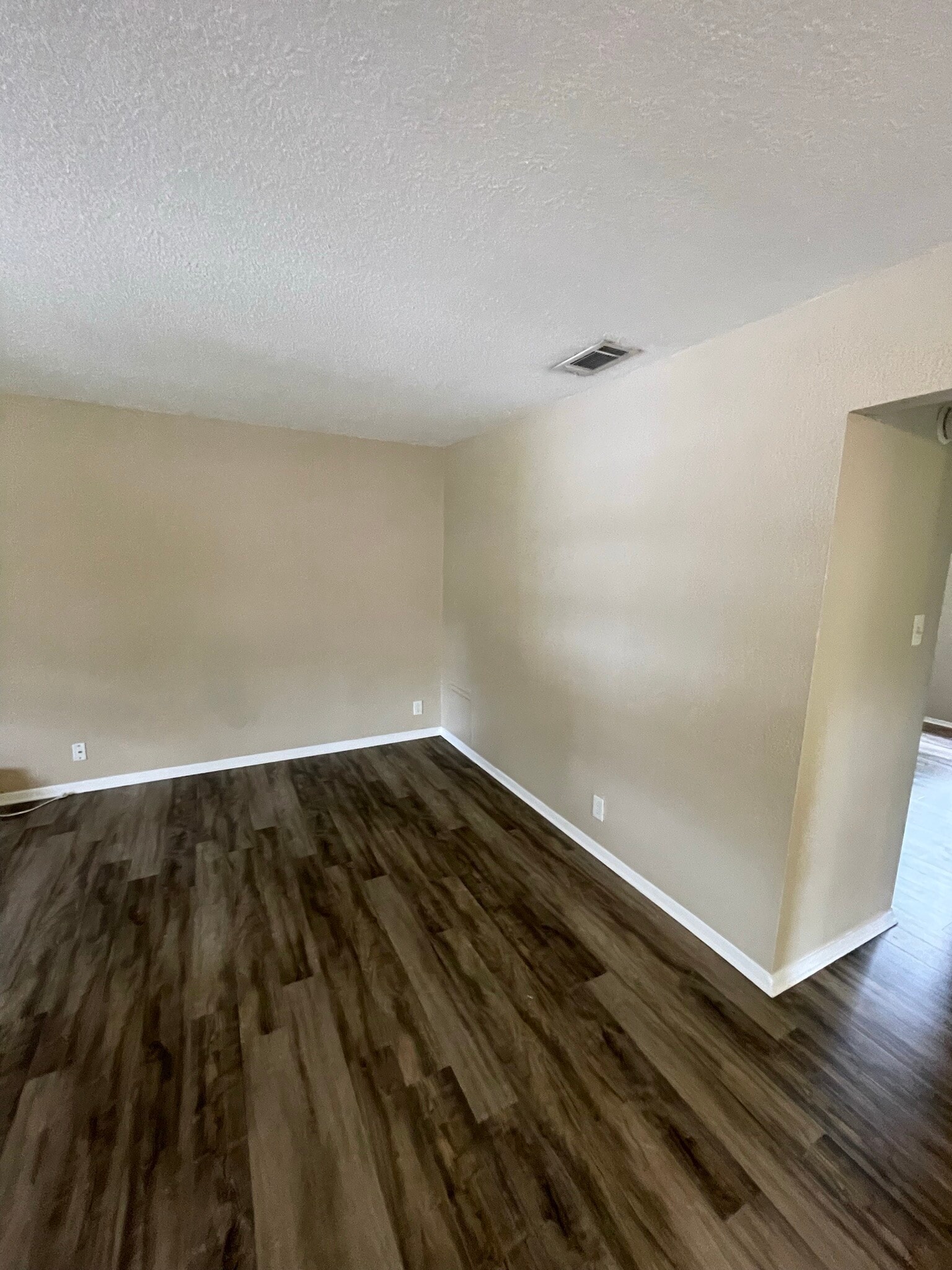 Building Photo - 501 Algerita Dr
