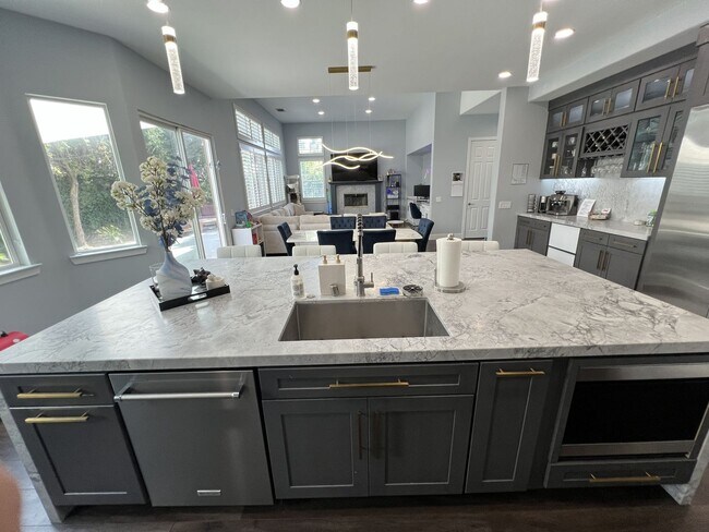Building Photo - Amazingly Remodeled 4 Bed 4 Bath Luxury Home in North Orange with Solar!