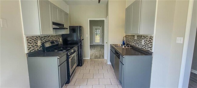 Building Photo - 2120 Fairways Ct