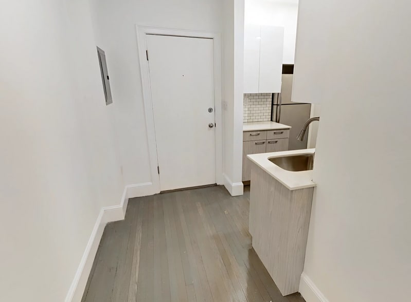 Building Photo - 52 Queensberry St