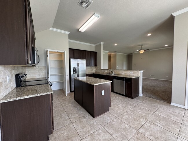Building Photo - 5611 Markham Dr