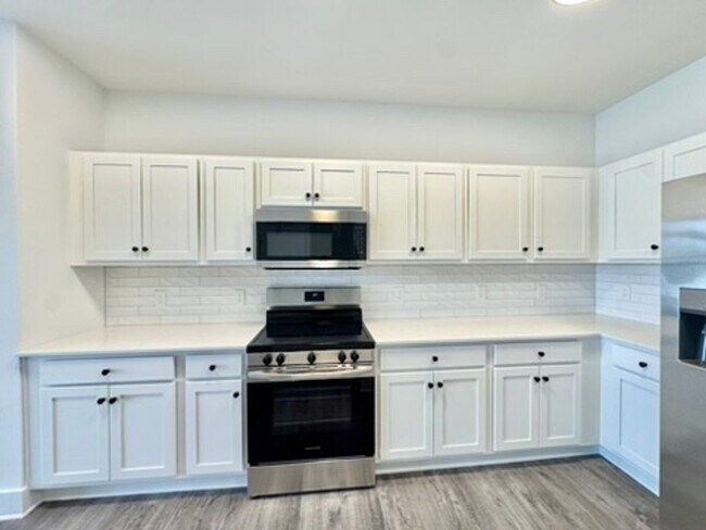Building Photo - Beautiful NEW 2-Bed, 2- Bath Apartment in Rock Hill!