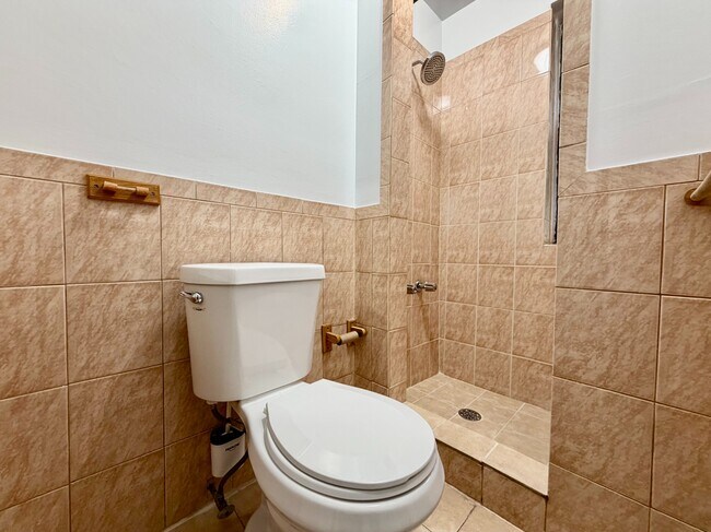 Building Photo - 401 E 68th St