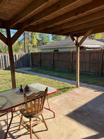 Building Photo - 5924 Arendes Dr