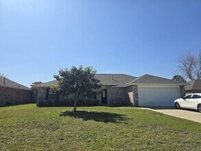 Building Photo - Pensacola - Coral Creek - 3 bedroom, 2 bathroom w lawn care