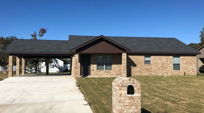 Primary Photo - Charming 3 Bedroom, 2 Bath Home in Hilltop...