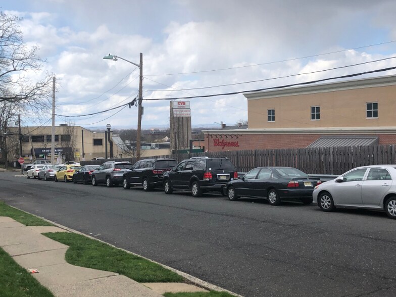 Building Photo - 500 Alma Terrace