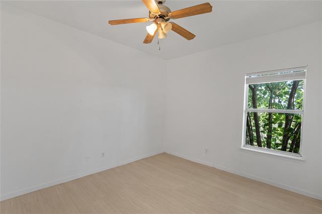 Building Photo - 989 Lake Dr