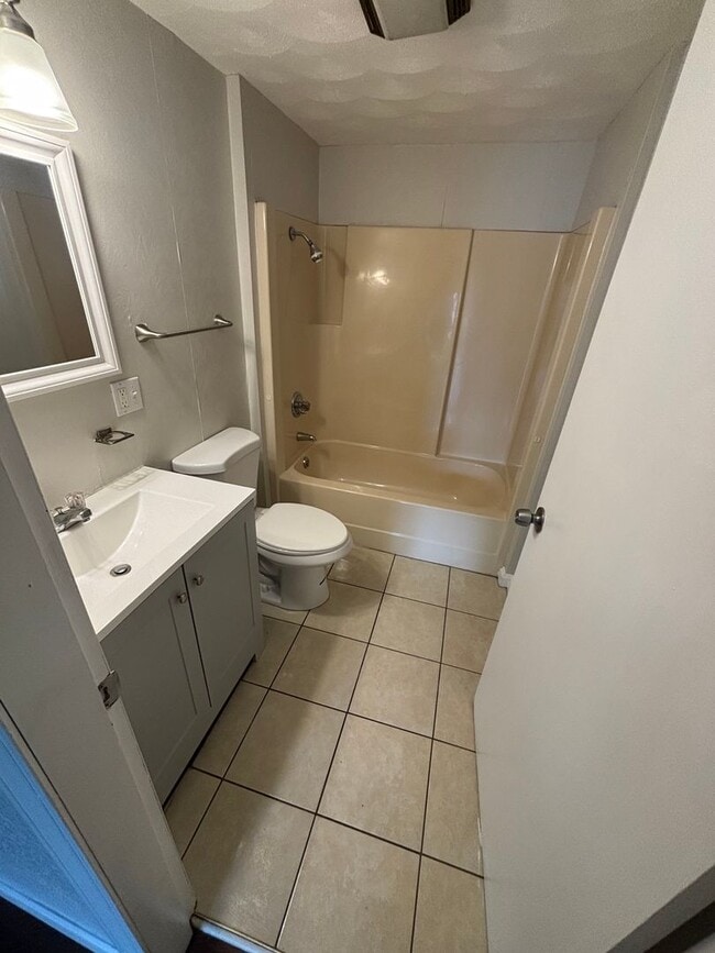 Building Photo - Cozy 3bd/2bth