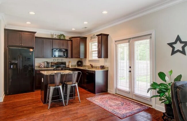 Building Photo - 232 Streams Way