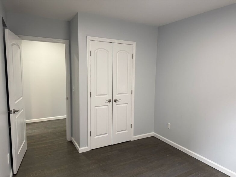 Building Photo - 2806 Mermaid Ave