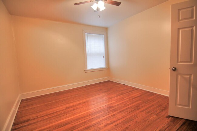 Building Photo - This 2 bedroom 1 bath home has been completely refinished with brilliant hardwood floors throughout!