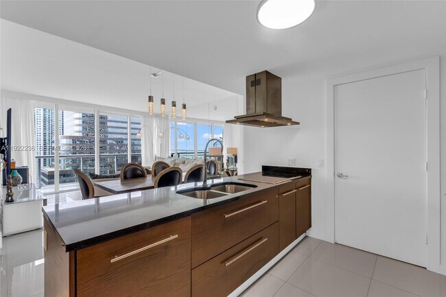 Building Photo - 495 Brickell Ave