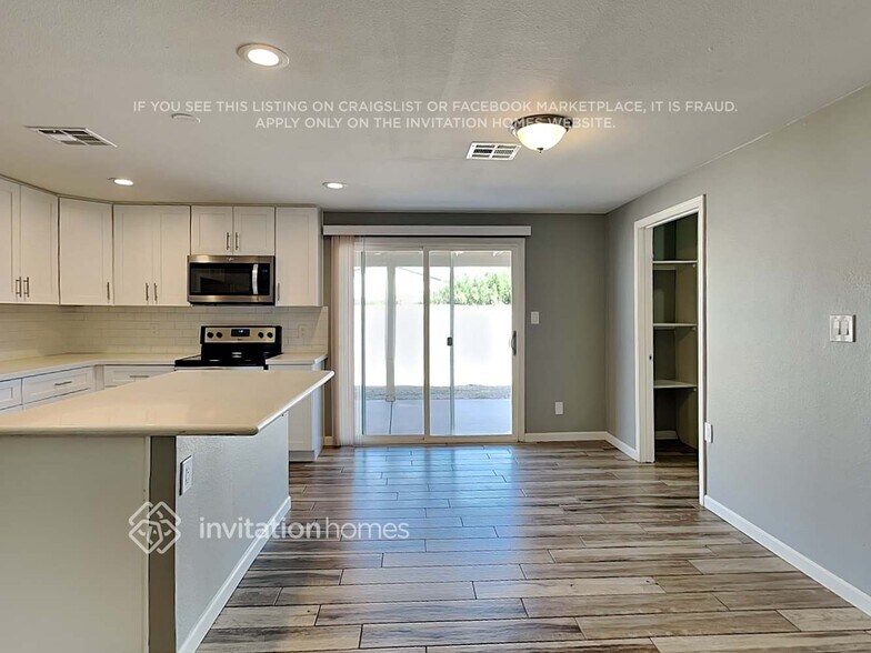 Building Photo - 14430 N 41st Ct