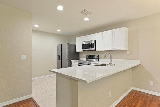 Building Photo - 2205 Marshfield Ct