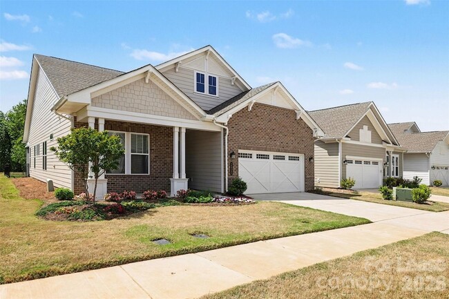 Building Photo - 2026 Lake Como Dr