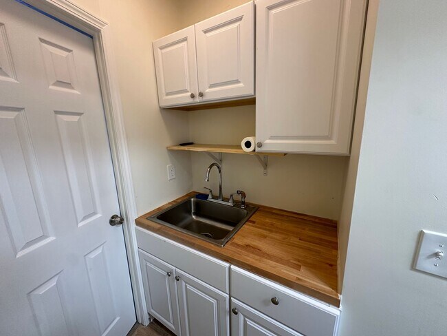 Building Photo - 119 Shields Rd