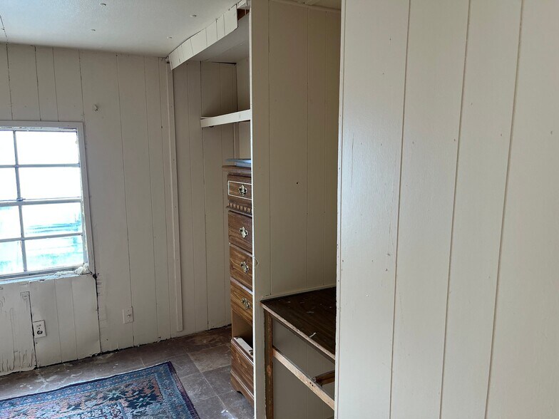 Building Photo - 1130 MT-135