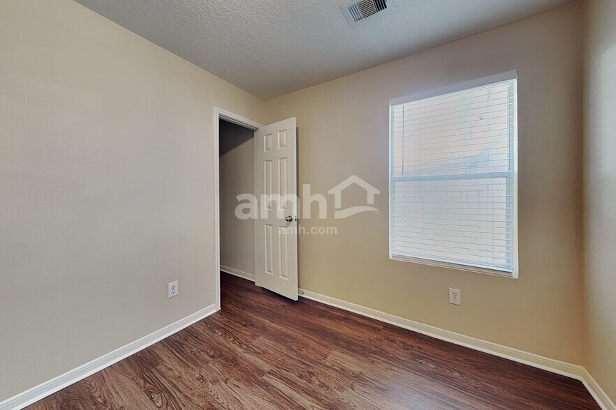 Building Photo - 5602 Darby Square Trl