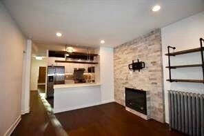 Building Photo - 228 Maple St