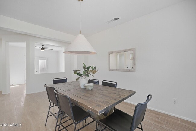 Building Photo - 22408 N Las Vegas Dr