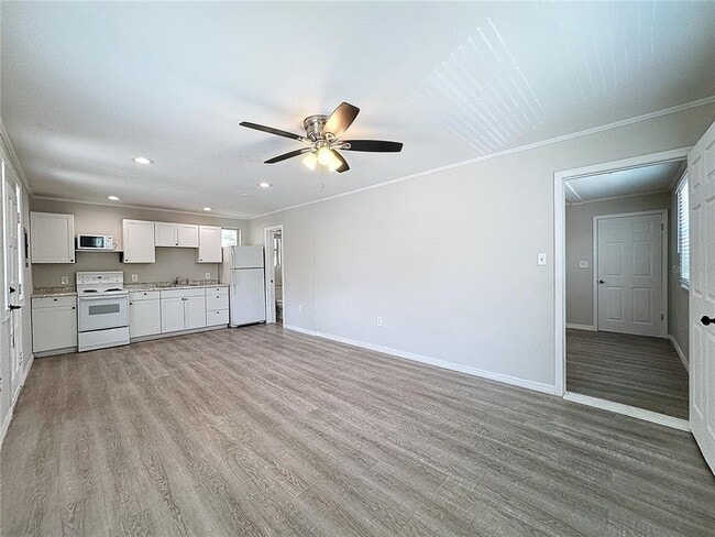 Building Photo - 3631 Park St N