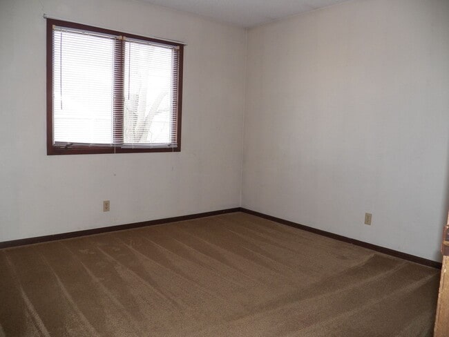 Building Photo - 1008 Bridgit Ct SE