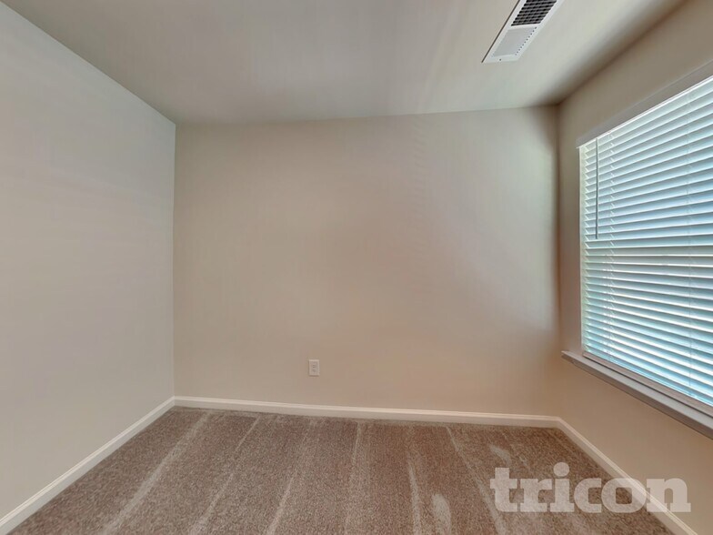 Building Photo - 112 Fennec Dr