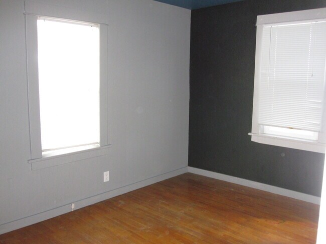 Building Photo - 610 S 8th Ave (C. Lee)