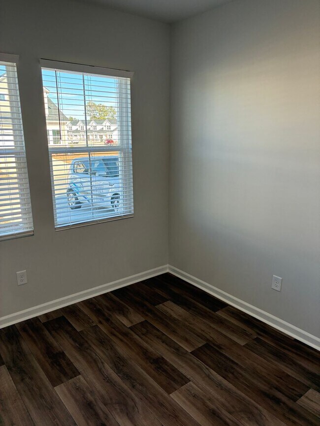 Building Photo - W2045