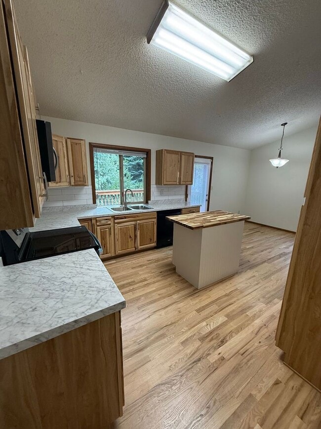Building Photo - 6840 Delmonico Dr