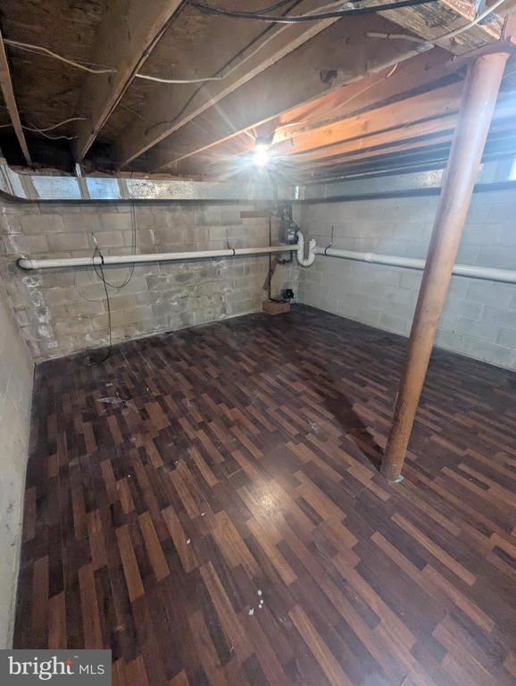 Building Photo - 1624 W Diamond St