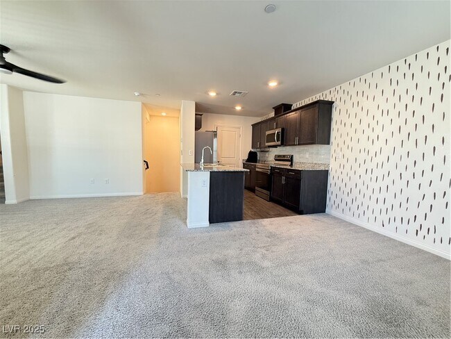 Building Photo - 2662 Champagne Gold Ave